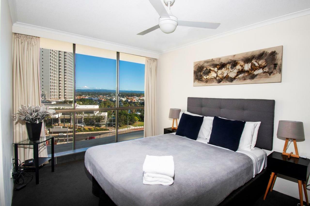 Seacrest Beachfront Apartments Surfers Paradise Gold Coast Exterior foto